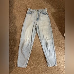 Levi’s High Loose Taper Jeans - Size 28